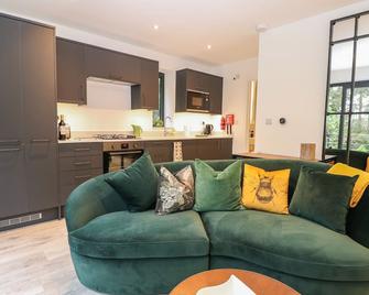 The Observatory Annexe - Dorking - Living room