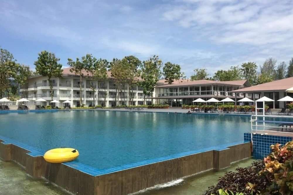 Century Langkasuka Resort - Langkawi - בריכה