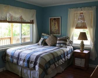 2 BR House with Lake Frontage, Floating Dock, and Boat Launch - Salisbury - Bedroom