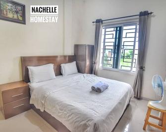 Nachelle Homestay - Berastagi - Schlafzimmer