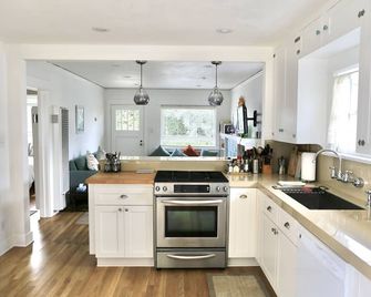 Charming Beach Bungalow in Midtown ++ - Ventura - Cocina