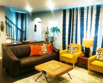 Hammock Hideaway - بالتيمور - غرفة معيشة