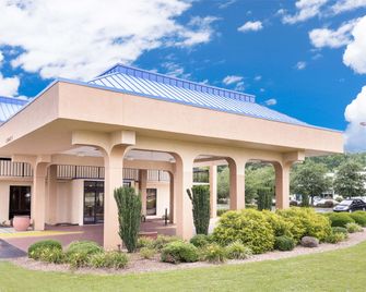 Baymont by Wyndham Greenville - Greenville - Bina