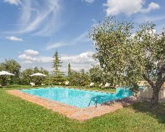 Fattoria Querceto - Tavarnelle Val di Pesa - Zwembad