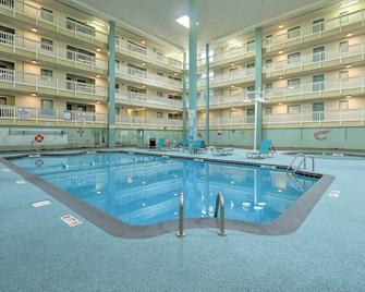 Steps to Pool and Beach Family Condo in Hilton Head - Hilton Head Island - Pool