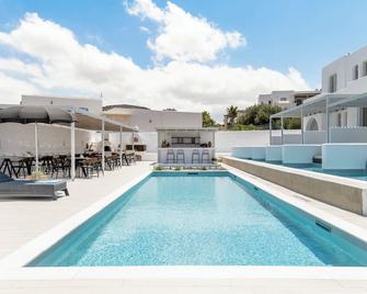 Quartano Suites by Heliessa, Adults Only - Naousa - Uima-allas