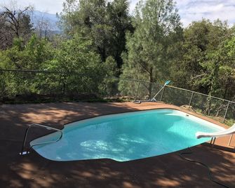 Mountain Trail Lodge And Vacation Rentals - Oakhurst - Pool