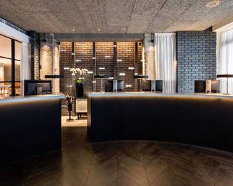 Radisson Blu Hotel, London Leicester Square - formerly Hampshire - London - Front desk