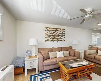 Lobster Trap - Boothbay Harbor - Living room
