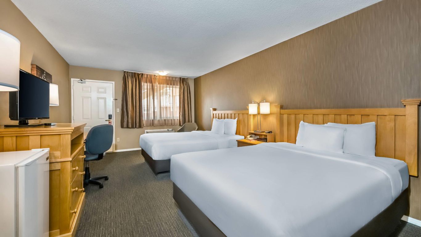 Econo Lodge Inn & Suites