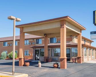 Super 8 by Wyndham Tucumcari - Tucumcari - Rakennus