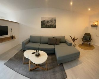 Quiet basement apartment - Fulda - Huiskamer