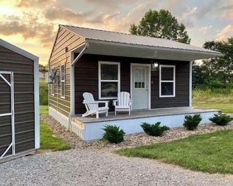 Dorothy-Cozy tiny home 7 mile from Ohio University - Athens - Innenhof