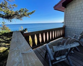 Lake Superior Beach Front Downtown Grand Marais - Grand Marais - Balcony