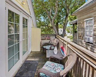Suzys Parrot Perch by Last Key Realty - Key West - Balcony