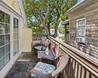 Suzys Parrot Perch by Last Key Realty - Key West - Balkon