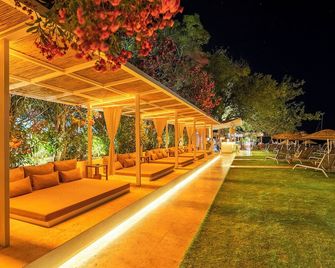 Daphnis Hotel - Golturkbuku - Binnenhof