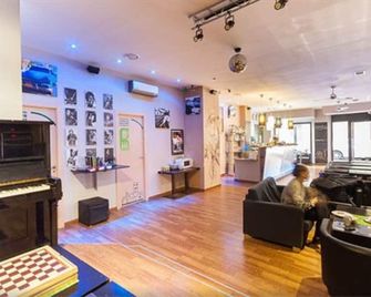 Feel Hostels Soho Malaga - Málaga - Living room