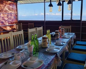 Family in the Hills by Nature's Glamping - Ramgarh - Dining room
