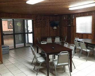 Travel Inn - Watertown - Restaurant