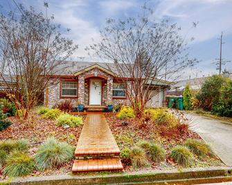 Newberg Tropical Bungalow - Newberg - Building