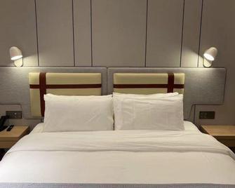 Home Inn (Tianjin North Railway Station Jinzhonghe Street) - Tianjín - Habitación
