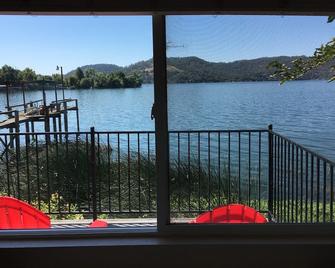 Clear Lake Cottages & Marina - Clearlake - Balcony