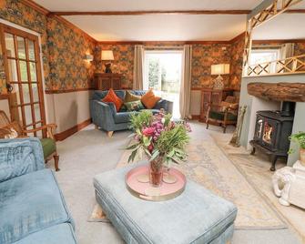 Horseshoe Cottage - Romsey - Living room