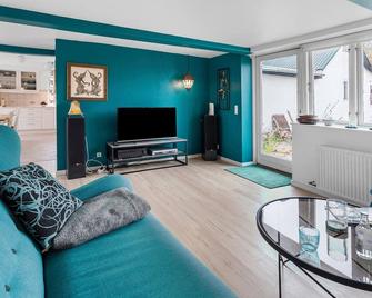 Nice Home In Rønne With Wifi - Rønne - Pokój dzienny