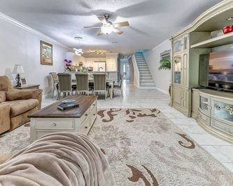 Townhouse Addressing all Your Needs - Rockledge - Living room