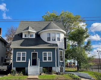 Beautiful Victorian apartment near historic Midland Street - Bay City - Building