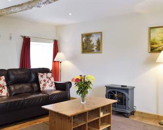 3 bedroom accommodation in Sherston, Malmesbury - Badminton - Вітальня