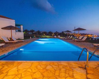 Kyparissia Blue Boutique Hotel - Kyparissía - Pool