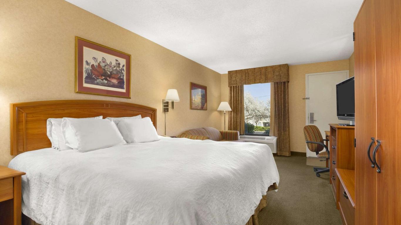 Howard Johnson by Wyndham Greensboro Near the Coliseum