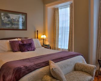Sir Isaac Brock B&B Luxury Suites - Brockville - Ložnice