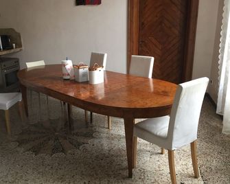 B&B Due Papi - Savona - Eetruimte