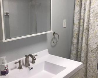 Comfortable two bedroom unit, perfect for traveling professionals. - Springfield