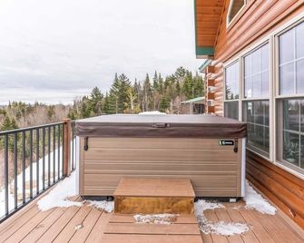 Mtnview+hottub+lg Outdoor Area - Saranac Lake - Balcony