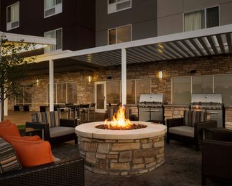 TownePlace Suites by Marriott Janesville - Janesville - Binnenhof