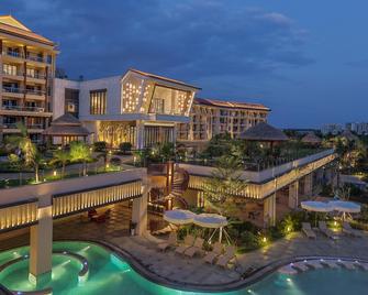 Holiday Inn Resort Qionghai Guantang By IHG - Qionghai - Building