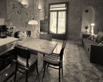 Cosy Haven, 96 Triq il-Karita', Victoria Gozo - Victoria - Dining room