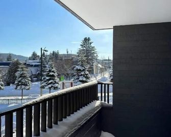 Koyo Yuki - Furano - Balcony