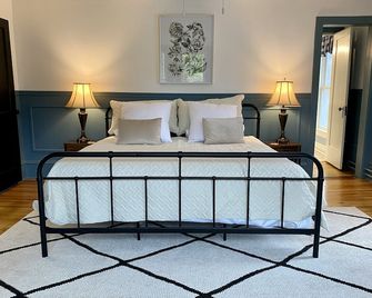 4-Bedroom Downtown Main St , Great Location! - Old Forge - Ložnice