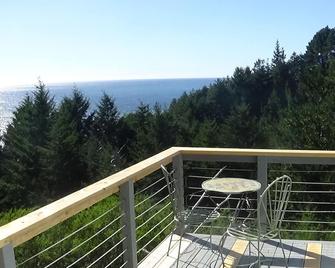 Shelter Cove - The Fox's Den - Whitethorn - Balcony