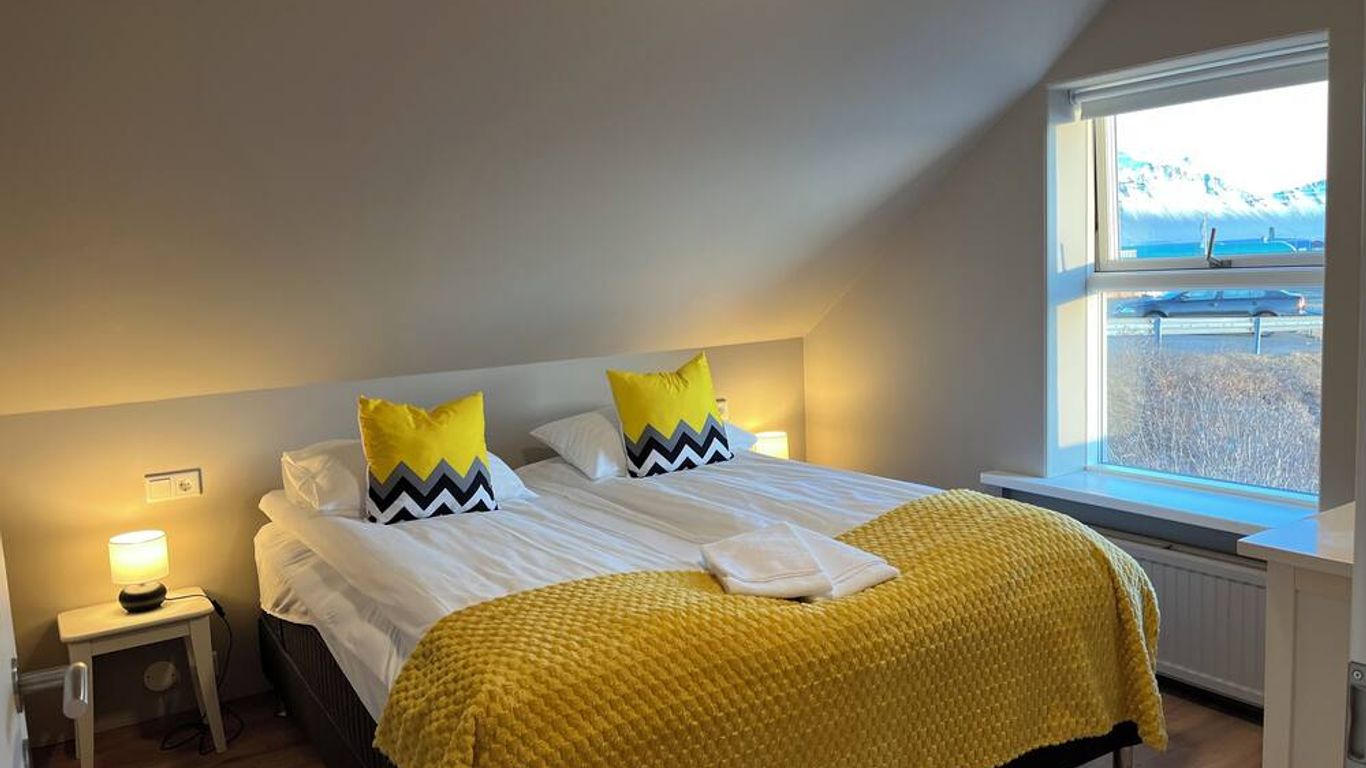 Guesthouse Hvammur by the Harbour