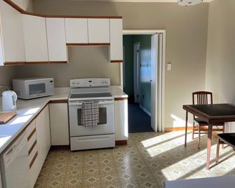 Charming home in Deep River - great for families! - Deep River Depot - Cocina