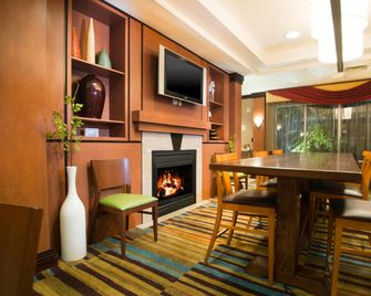 Fairfield Inn & Suites by Marriott Burley - Burley - Eetruimte
