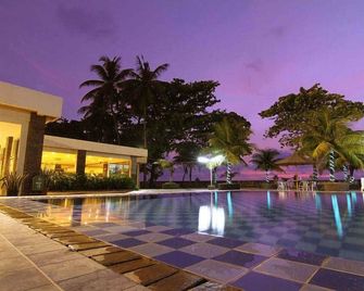 Pangeran Beach Hotel - Kota Padang - Kolam