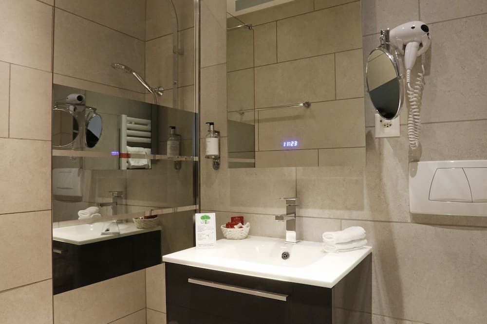 Hotel Montbrillant thumbnail 3