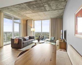 Luxury Downtown High Rise - Austin - Living room